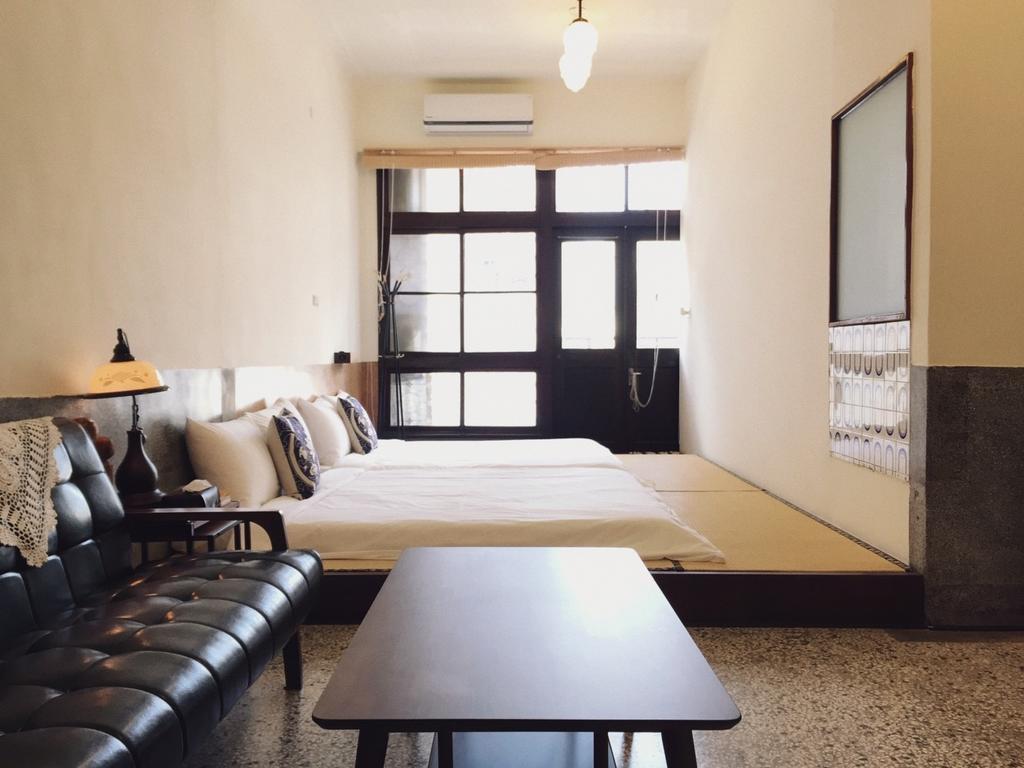 Goin Old House & Bar Apartment Тайнан Екстериор снимка