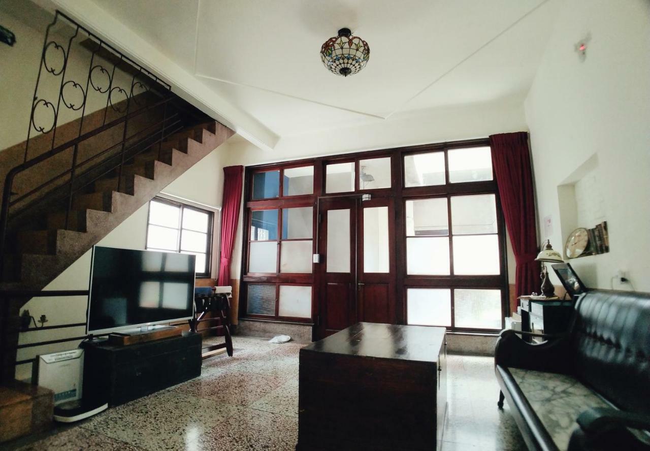 Goin Old House & Bar Apartment Тайнан Екстериор снимка